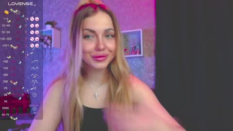 Snapshot of holly_molly8 chatting on January 15, 9:09 pm holly_molly8 online show from January 15, 9:09 pm
