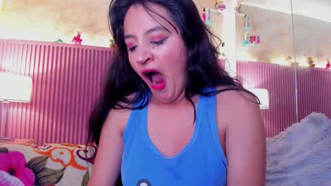 Snapshot of hollyhill_ chatting on October 1, 11:59 am Holly online show from October 1, 11:59 am