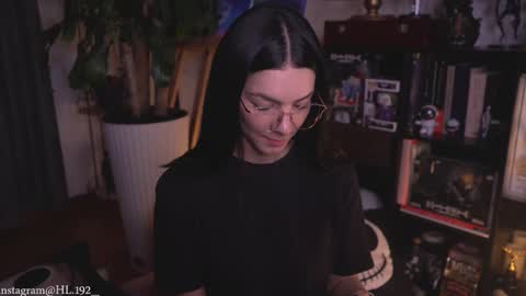 Holly Linder online show from March 12, 2:25 am