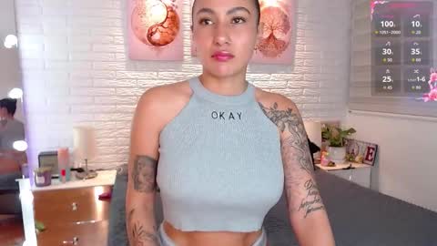 hollyt1 online show from March 11, 10:56 pm