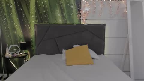 HollyTaillor online show from April 3, 5:38 am