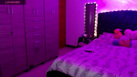 Snapshot of holy_juli2 chatting on October 3, 3:11 am Juli online show from October 3, 3:11 am