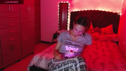 Snapshot of holy_juli2 chatting on October 5, 4:50 am Juli online show from October 5, 4:50 am
