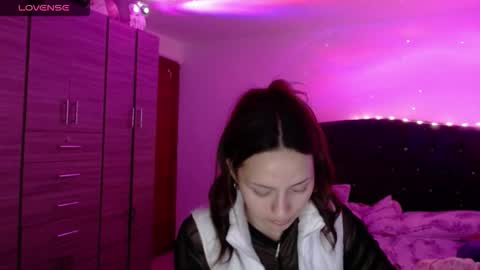 Snapshot of holy_juli2 chatting on September 18, 2:54 am Juli online show from September 18, 2:54 am
