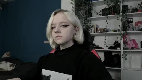 holy_mistresss online show from November 15, 9:32 am