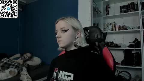 holy_mistresss online show from December 20, 10:19 am