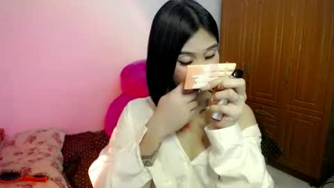 holy_samyx online show from January 16, 9:05 am