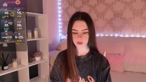 Mia online show from March 18, 3:33 am