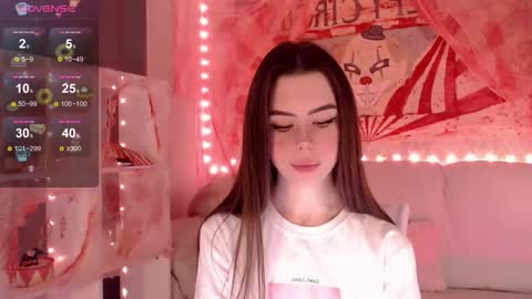 Mia online show from October 31, 4:58 am