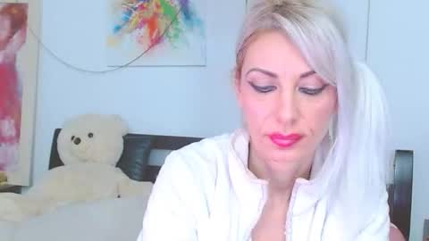 honey_lara online show from February 18, 1:49 am