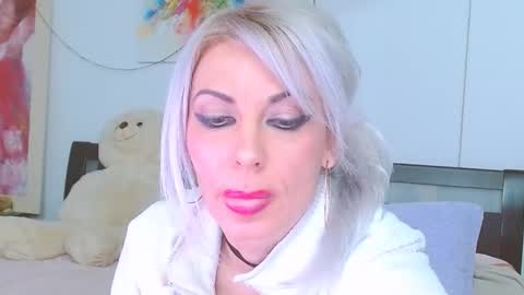 honey_lara online show from February 3, 2:53 am