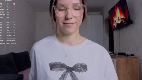 honey_peachy online show from May 11, 2:45 pm