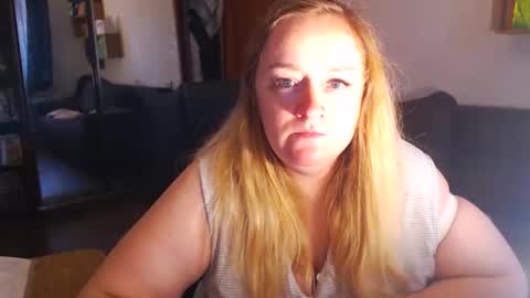 HoneydewMolly online show from December 3, 1:02 pm