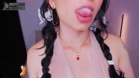 Snapshot of honeymoontea chatting on September 24, 1:59 am online show from September 24, 1:59 am
