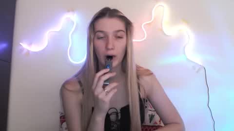 honeyveil online show from March 24, 2:33 pm