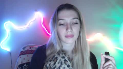 honeyveil online show from April 9, 7:30 pm