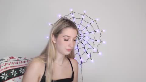 honeyveil online show from October 28, 12:33 pm