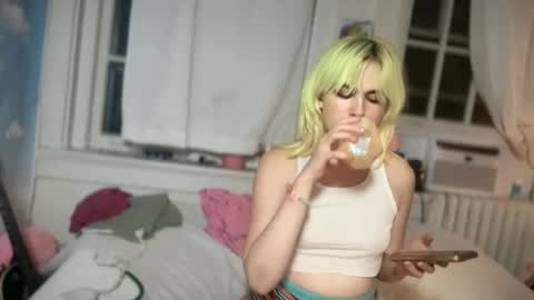 Emi Rose online show from September 9, 6:35 am