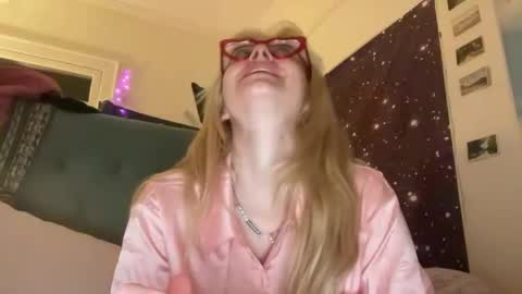 Emi Rose online show from February 8, 6:54 am