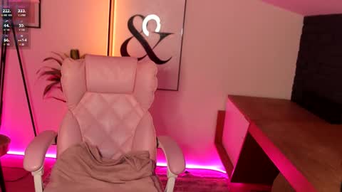 hot__tiny online show from February 11, 10:06 am