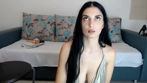 Sarah online show from November 9, 9:00 pm