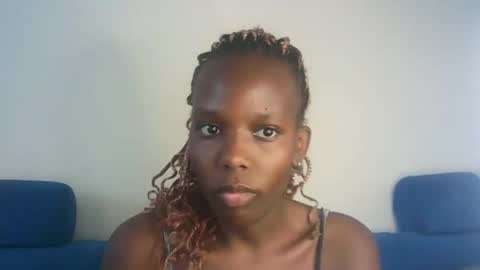 Snapshot of hot_berry2003 chatting on February 25, 12:16 pm Millie online show from February 25, 12:16 pm