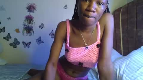 Snapshot of hot_petite100 chatting on October 21, 3:21 am hot petite100 online show from October 21, 3:21 am