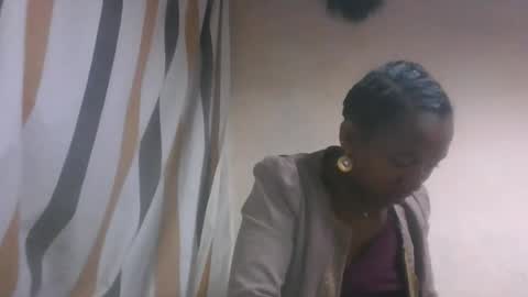 Snapshot of hotiesveronique chatting on October 21, 4:38 am veronique online show from October 21, 4:38 am