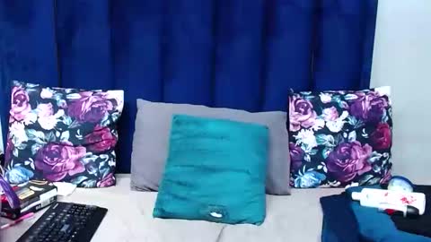 hotsmalltitsx online show from March 23, 6:14 pm