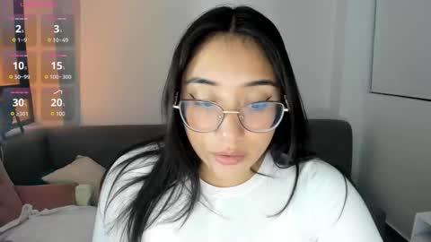 Snapshot of hottbee1 chatting on October 2, 9:09 pm AMY online show from October 2, 9:09 pm