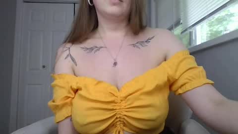 hotwifelili online show from May 21, 9:46 pm