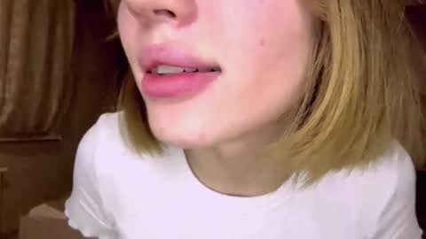 hsiuscherich online show from December 20, 3:16 pm