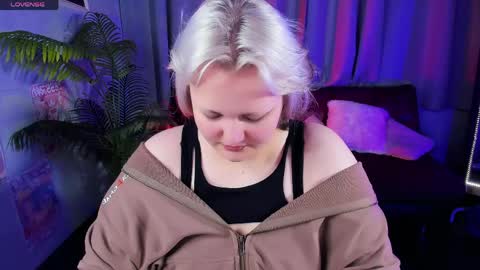 Hwasa online show from April 17, 6:04 am