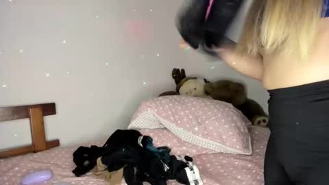 Hyun Joo online show from February 6, 10:35 pm