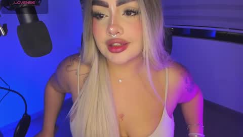 Snapshot of i_am_ari chatting on March 1, 1:32 am Ari online show from March 1, 1:32 am