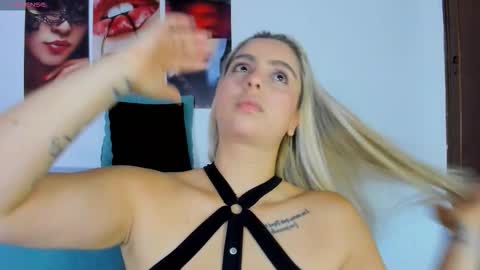 Snapshot of i_am_dolls chatting on October 8, 8:24 pm The Dolls online show from October 8, 8:24 pm