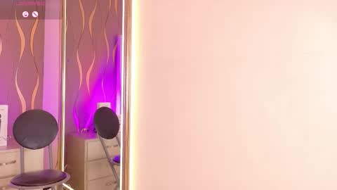 iam_nicolle online show from February 26, 5:56 pm