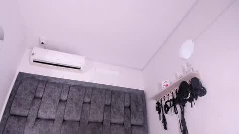 IM LOLA  online show from March 21, 8:19 am