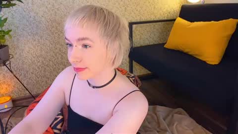 Emmy  help me reach 100 thumbs up online show from March 3, 6:31 am