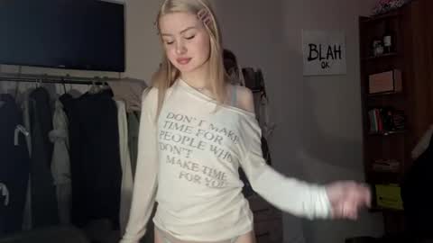 ShyLuna online show from March 12, 5:32 am