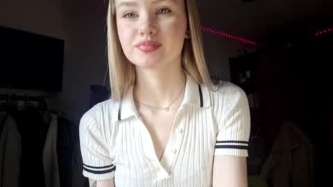 ShyLuna online show from March 11, 5:22 am