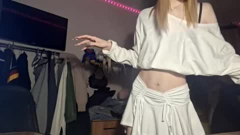 ShyLuna online show from February 5, 6:16 am