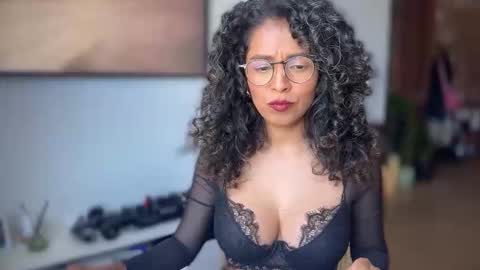 Snapshot of illaroom chatting on October 29, 7:27 pm Kloe online show from October 29, 7:27 pm