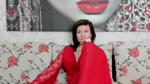 Snapshot of illegalbeauty87 chatting on January 4, 7:45 am Ingrid or more easier...Miss GoDDess Mistress online show from January 4, 7:45 am