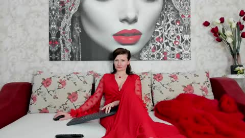 Snapshot of illegalbeauty87 chatting on March 4, 7:41 am Ingrid or more easier...Miss GoDDess Mistress online show from March 4, 7:41 am