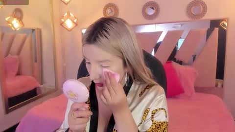 Ange online show from October 22, 8:14 pm