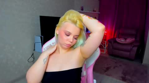 Roxy online show from November 29, 7:40 pm