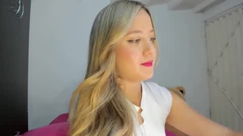 Caro   online show from May 6, 3:54 am