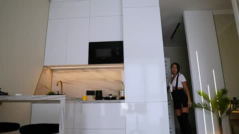 Milla online show from June 1, 1:02 pm