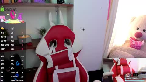 Lisa Hyga online show from October 24, 9:11 pm